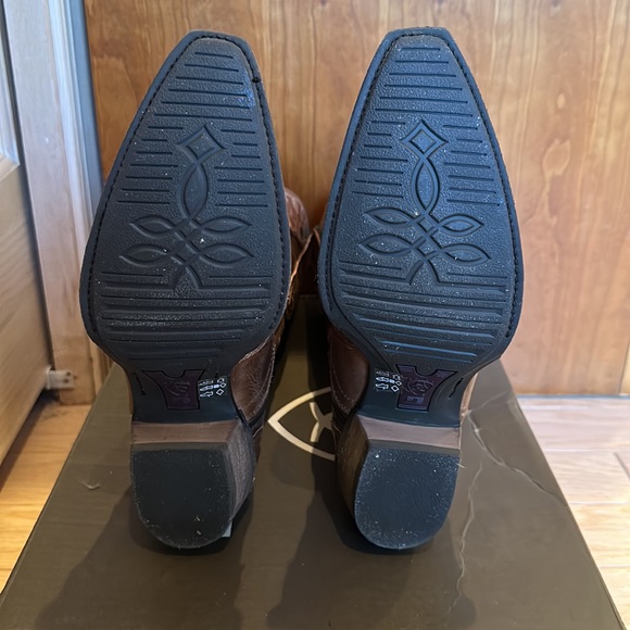 Ariat Western Boots only worn 2x for brief periods! - Picture 5 of 7